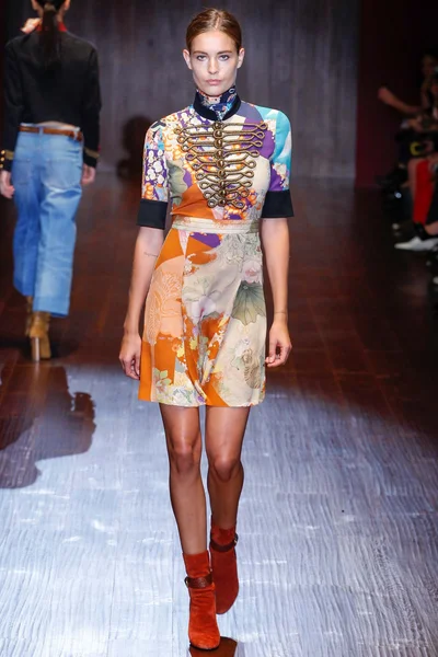 Look 24